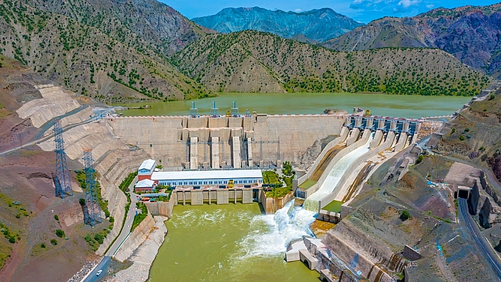 Palu'da Baraj Kapakları Araçları Yuttu