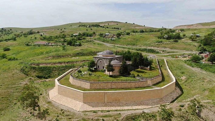 Palu'da Yıllara Meydan Okuyan Türbe