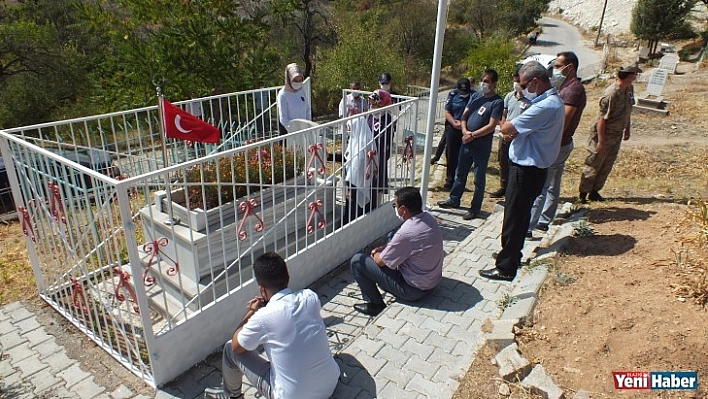 Şehit Öğretmen Kabri Başında Anıldı