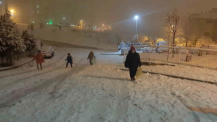 Çocukların Kar Sevinci