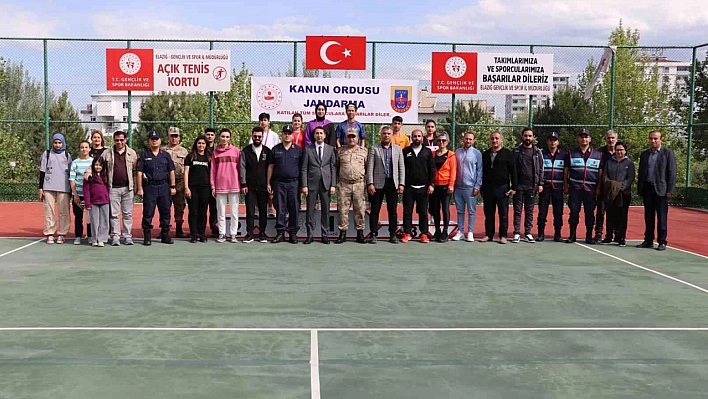 Tenis Turnuvası Düzenlendi