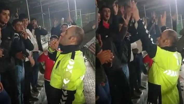 Polisten Gülümseten Davranış