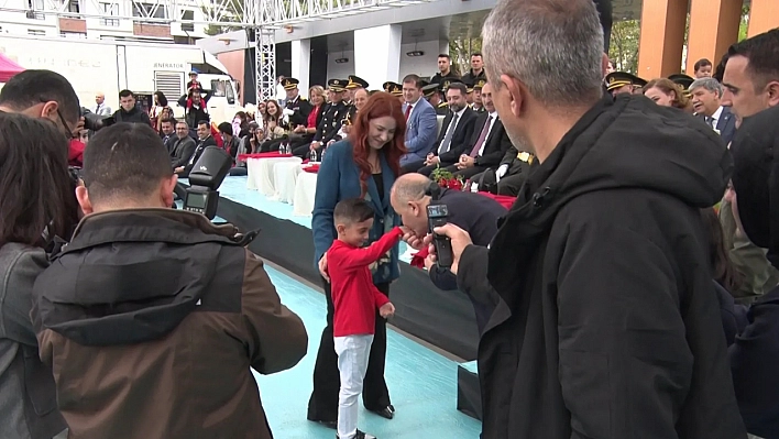 Vali Hatipoğlu Duygulandırdı