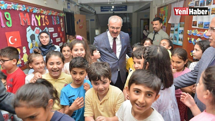 Vali Toraman Makamında Oturmuyor