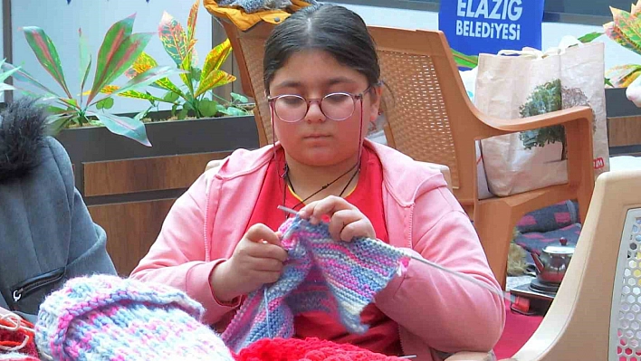 Yaşı Küçük Ama Gönlü Büyük