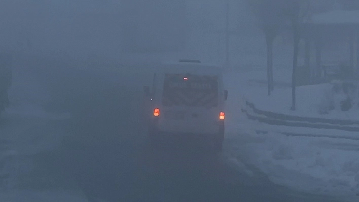 Yüksekova'da göz gözü görmüyor