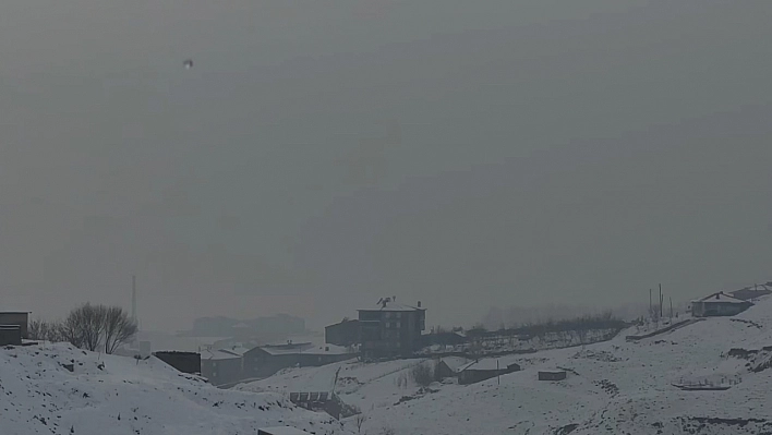 Yüksekova'da yoğun sis uçak seferlerini durdurdu