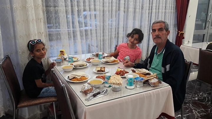 Çocuklar, huzurevi sakinleriyle buluştu 