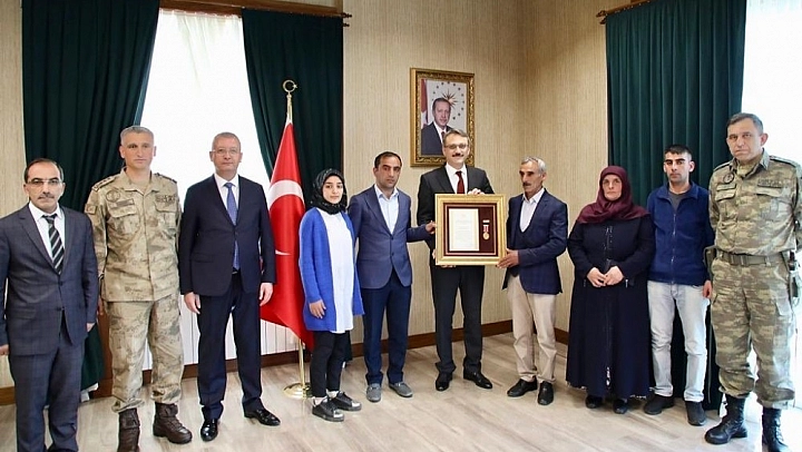 Bingöl'de  şehit ailelerine  'Devlet Övünç Madalyası' 