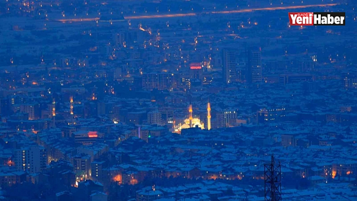 Karla kaplanan Harput'ta gece ışıkları ile görsel şölen