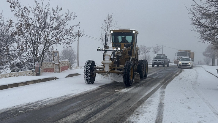 Elazığ’da Kar Mesaisi Devam Ediyor