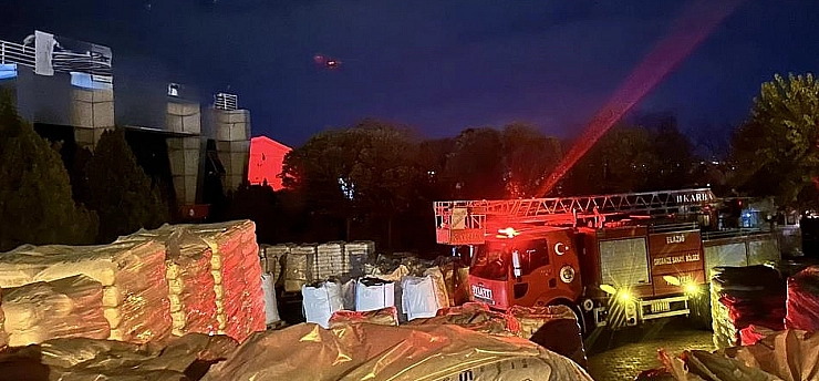 Elazığ'da Yalıtım Fabrikasında Yangın