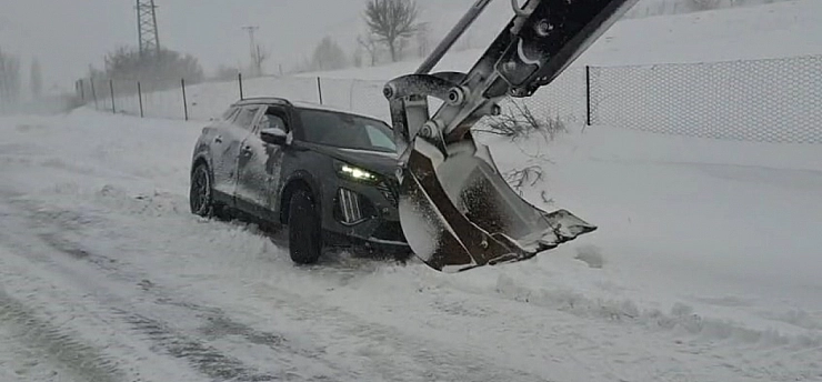 Mahsur Kalan Araçlar Kurtarıldı