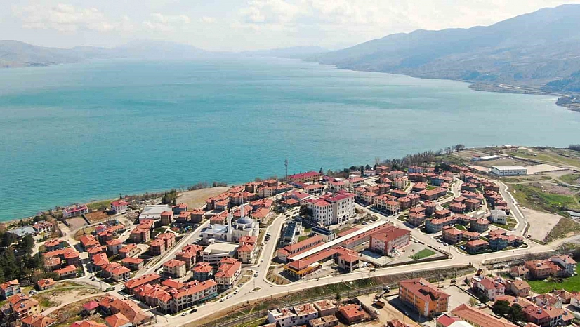 Elazığ'da Göl Manzaralı TOKİ Konutları
