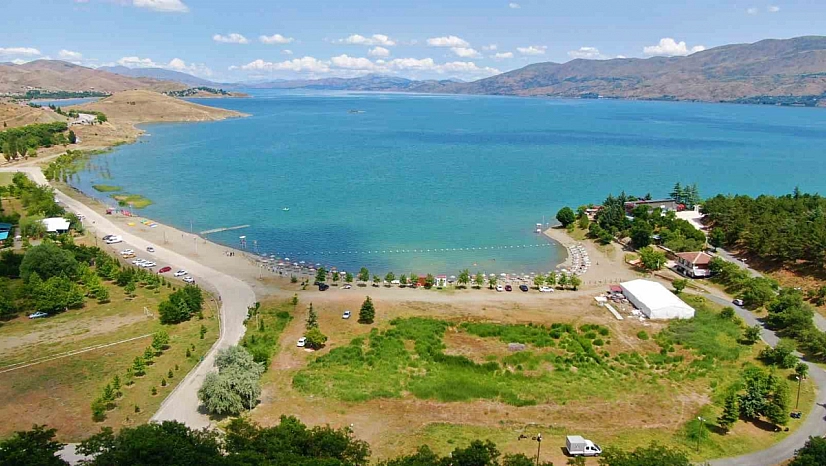 Hazar Gölü, Turistleri Bekliyor
