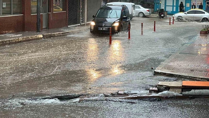 Elazığ'da Caddeler Dereye Döndü