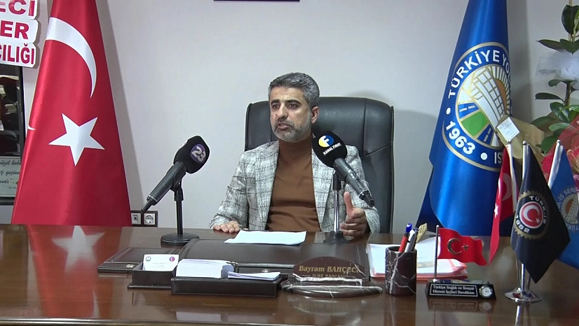 Elazığ'da İşçiler Meydana İniyor