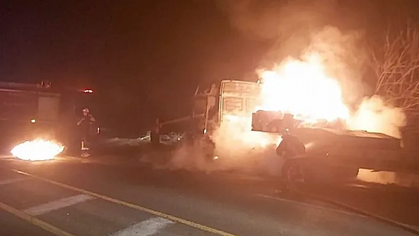 Elazığ'da Tır Alev Alev Yandı