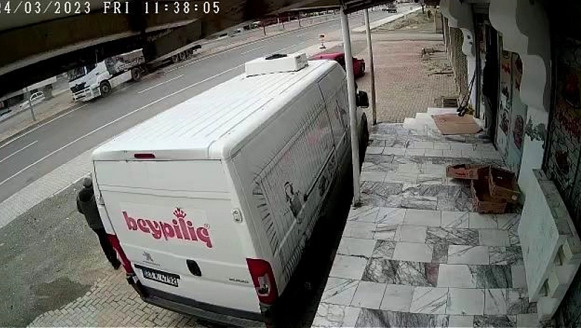 Elazığ'da Tır Kamyona Çarptı
