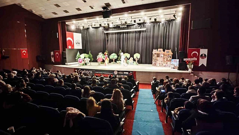 Tiyatro Festivaline Yoğun İlgi