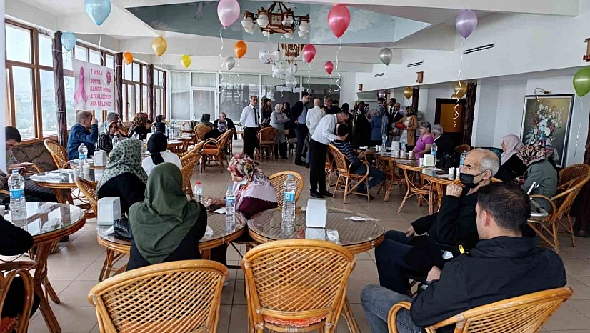 Öğrencilerden Hastalara Moral Konseri