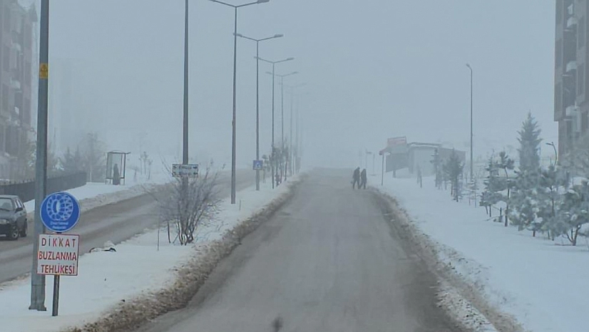 Elazığ'da Yoğun Sis Etkisini Sürdürüyor