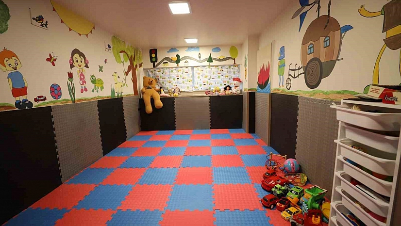 FÜ Hastanesi'nde çocuklar için oyun bahçesi kuruldu