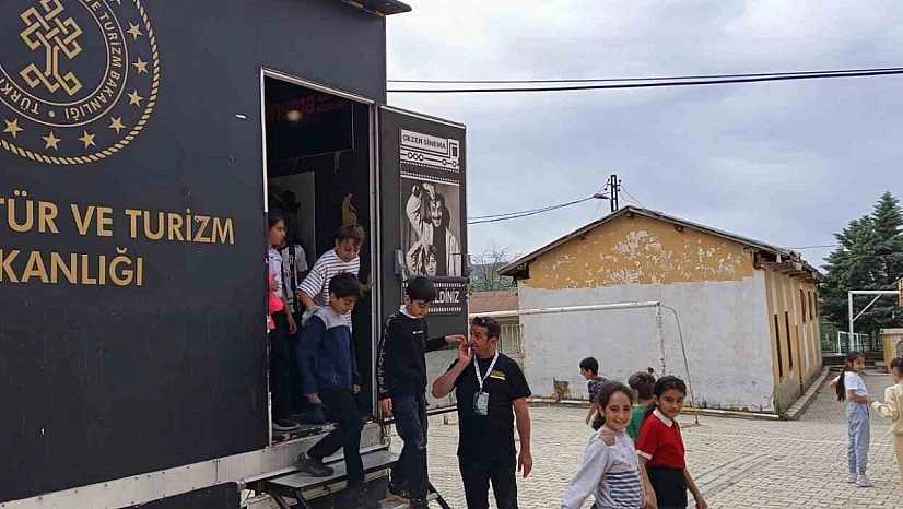 Gezen Sinema Tırı Baskil'de!