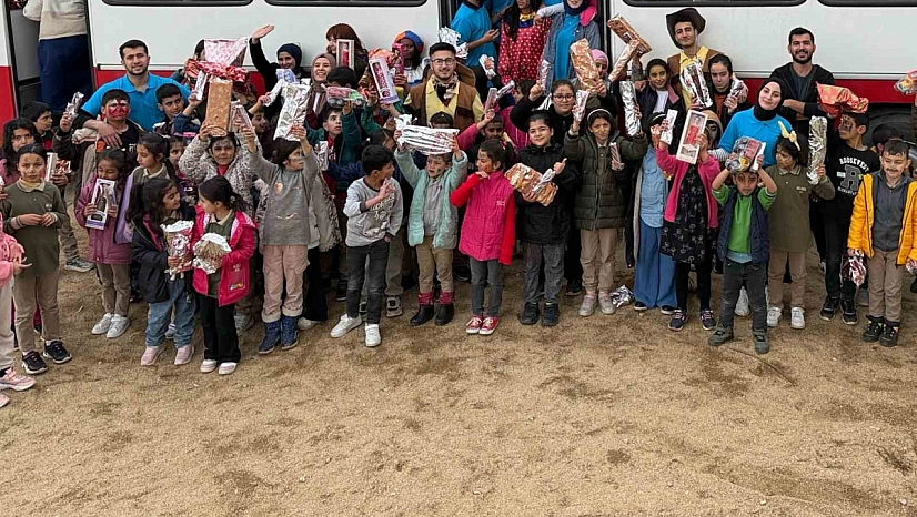 Köy Okulundaki Öğrencilere Sürpriz