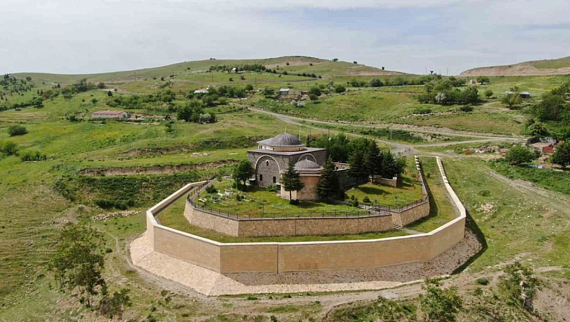 Palu'da Yıllara Meydan Okuyan Türbe