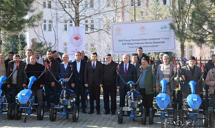 Elazığ'da çiftçilere çapa makinesi dağıtıldı