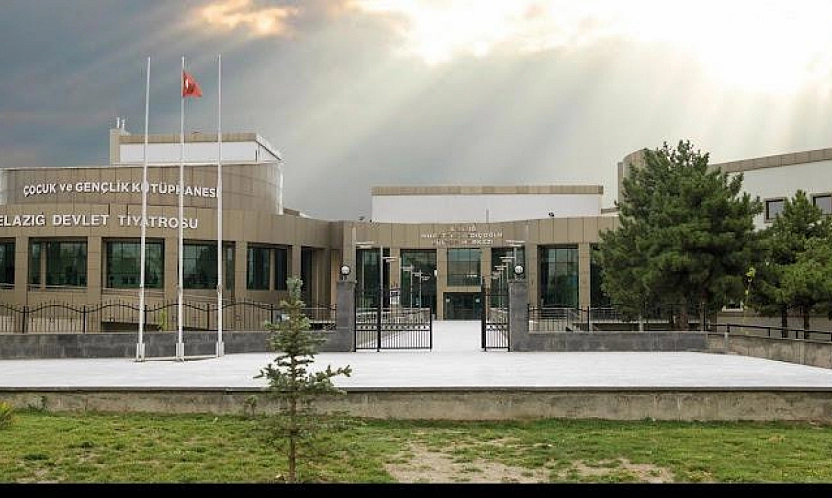 Elazığ'da 'Köçekler' Konseri