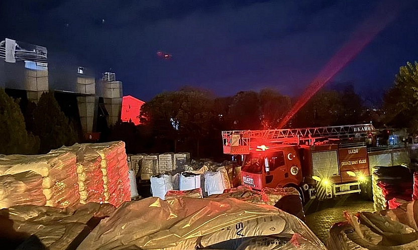 Elazığ'da Yalıtım Fabrikasında Yangın