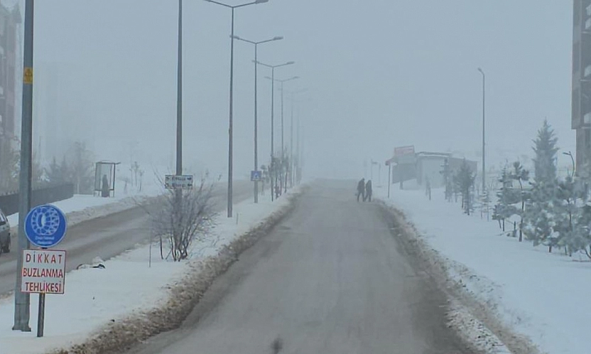 Elazığ'da Yoğun Sis Etkisini Sürdürüyor
