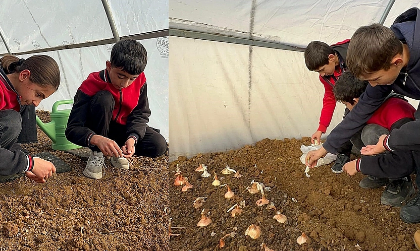 Minik Eller Toprakla Buluştu