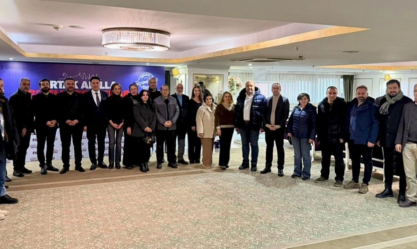 Öner, Gazetecilerle Biraraya Geldi