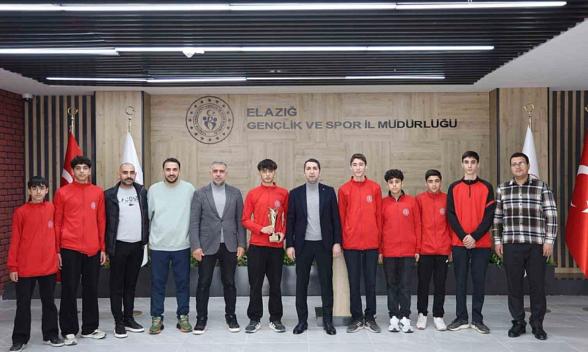 Türkiye'nin en genç hokey takımından büyük başarı