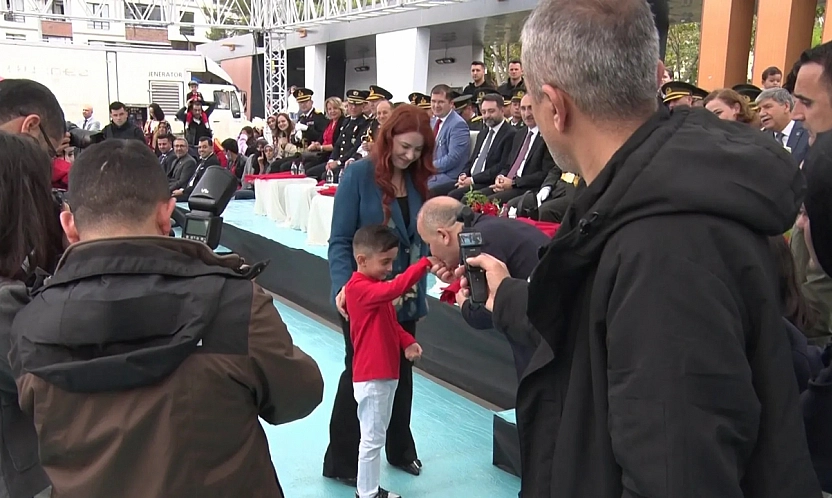 Vali Hatipoğlu Duygulandırdı