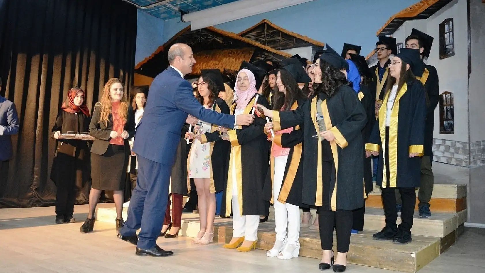 Malatya Anadolu Lisesinde mezuniyet töreni 