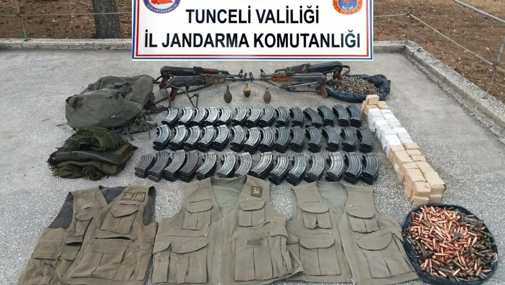Tunceli'de toprağa gömülü cephanelik ele geçirildi 