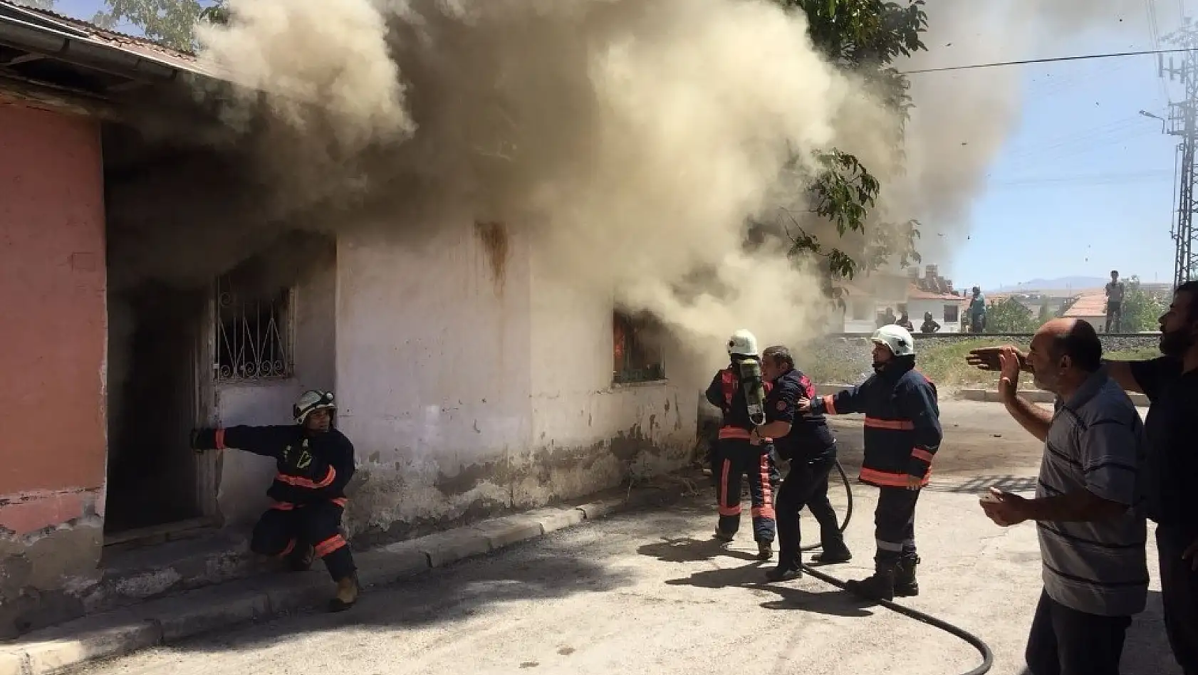 Elazığ'da ev yangını 