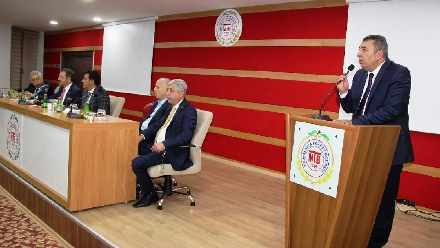 TOBB Başkanı Hisarcıklıoğlu, Ticaret Borsası'nı ziyaret etti 