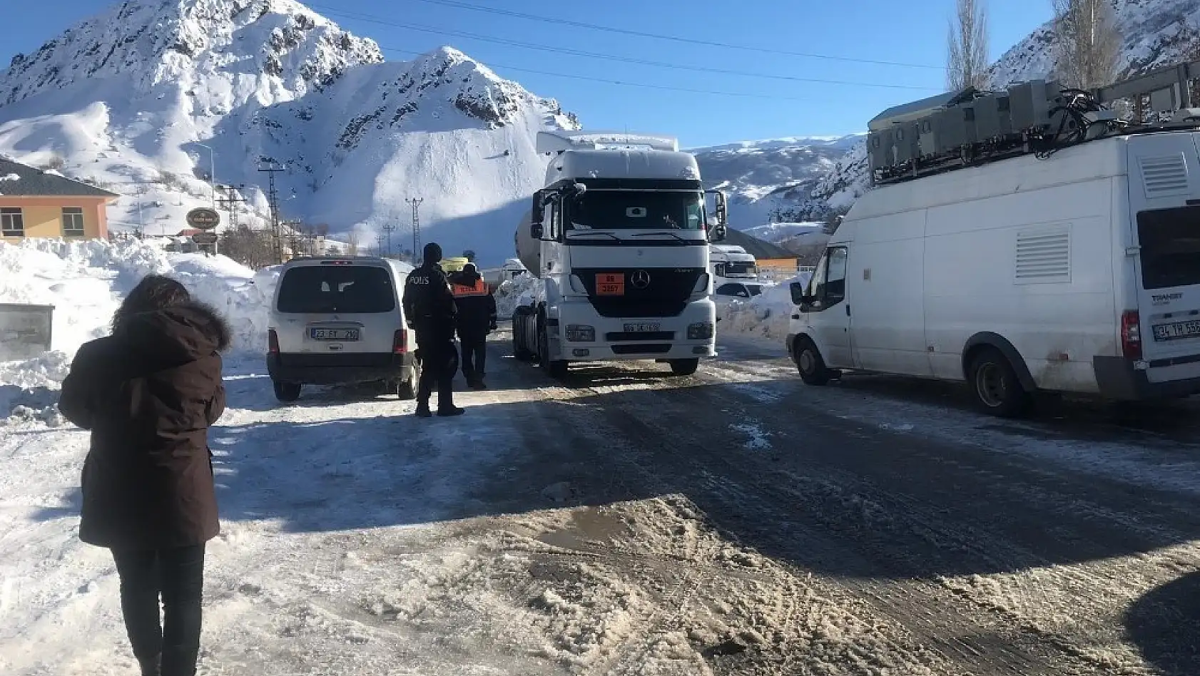 Tunceli-Erzincan karayolu tır trafiğine açıldı 