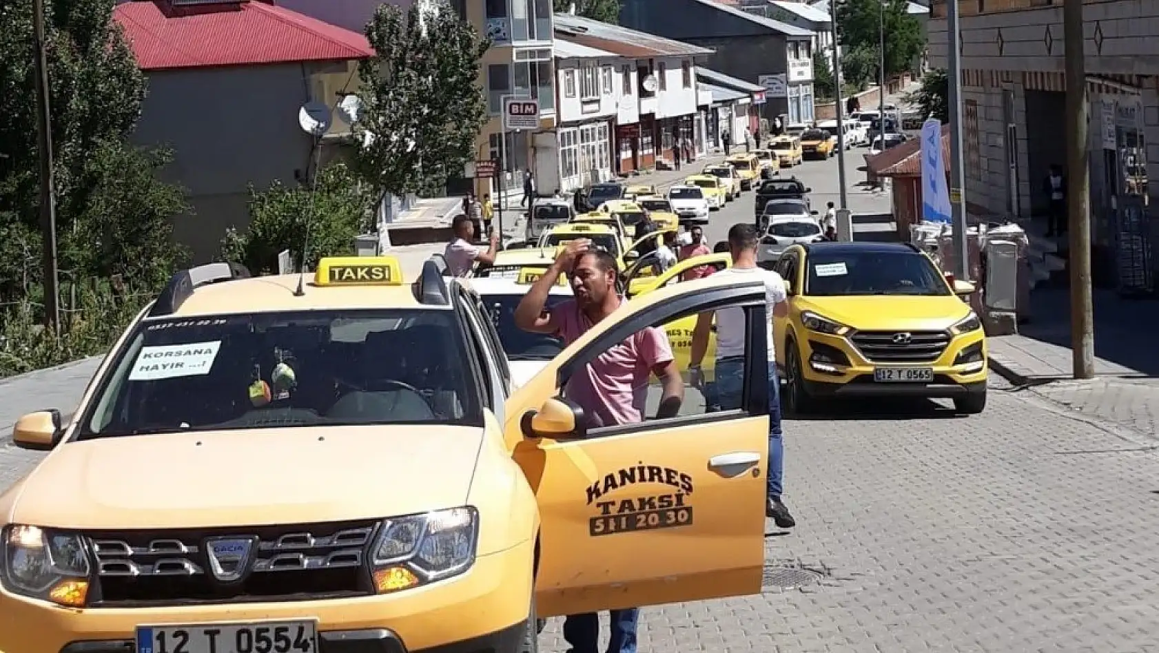 Karlıova'da taksiciler kontak kapattı 