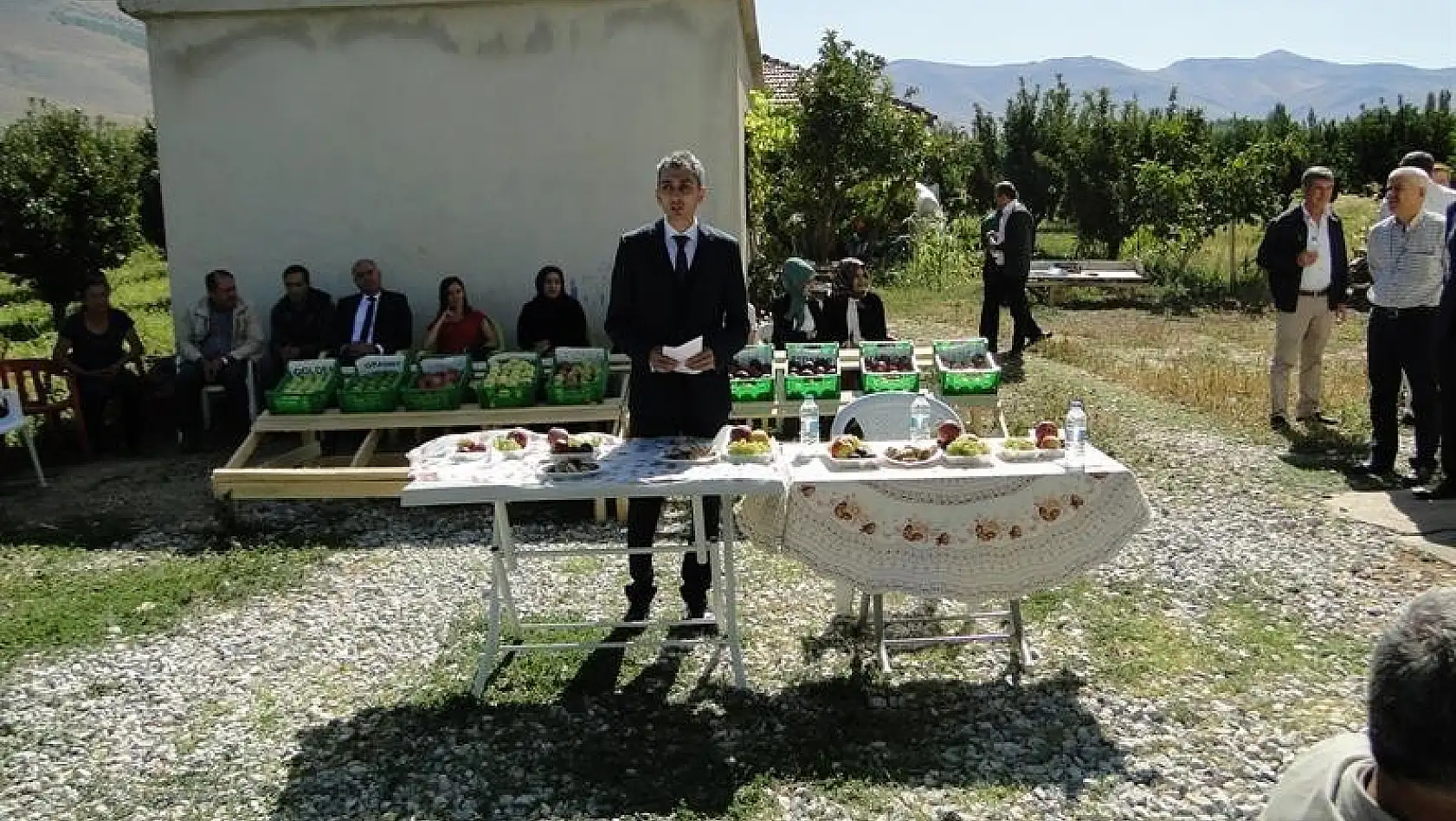 Doğanşehir'de elma hasat günü düzenlendi 