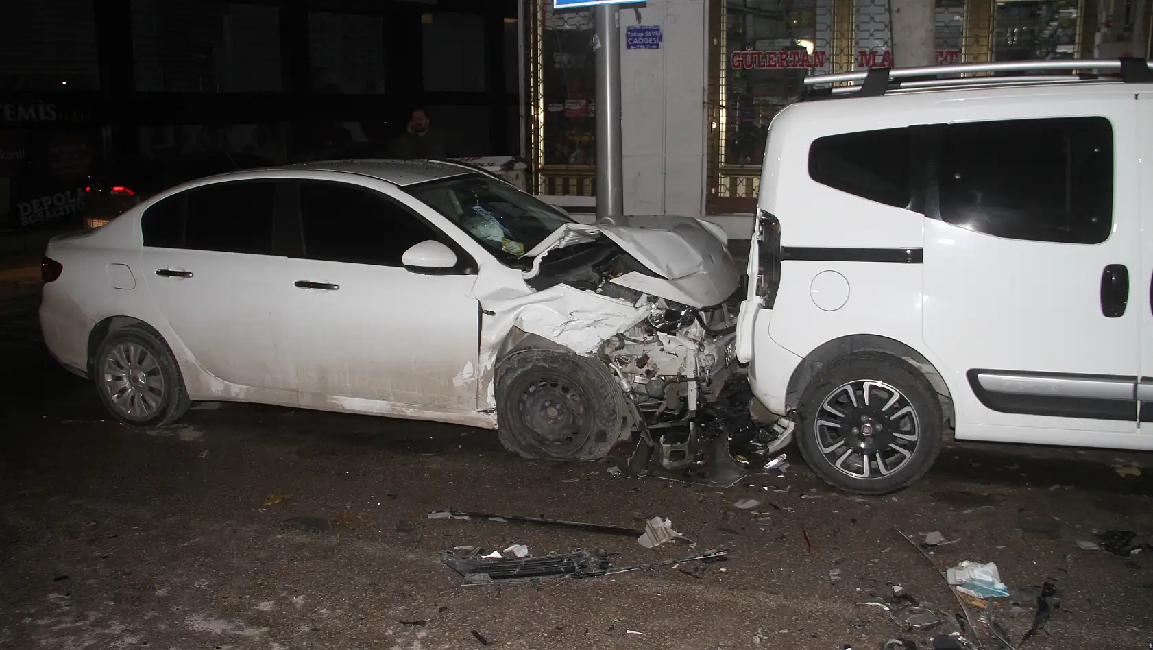 Elazığ'da Zincirleme Trafik Kazası! 4 Yaralı