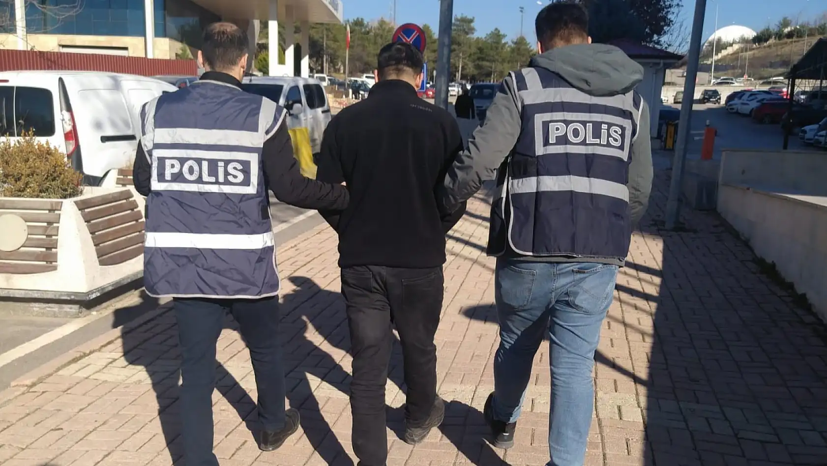 Elazığ'da 26 yıl kesinleşmiş hapis cezası bulunan 3 zanlı tutuklandı