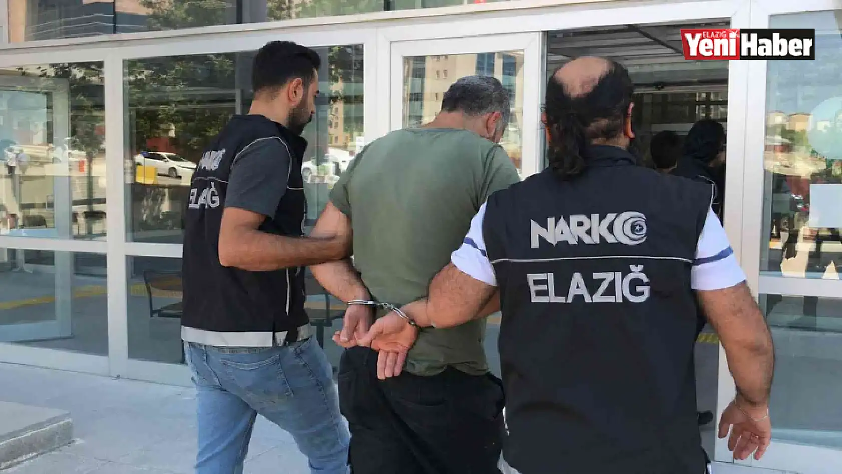 Elazığ'da ayakkabı içerisine uyuşturucu saklayan 2 şüpheli tutuklandı