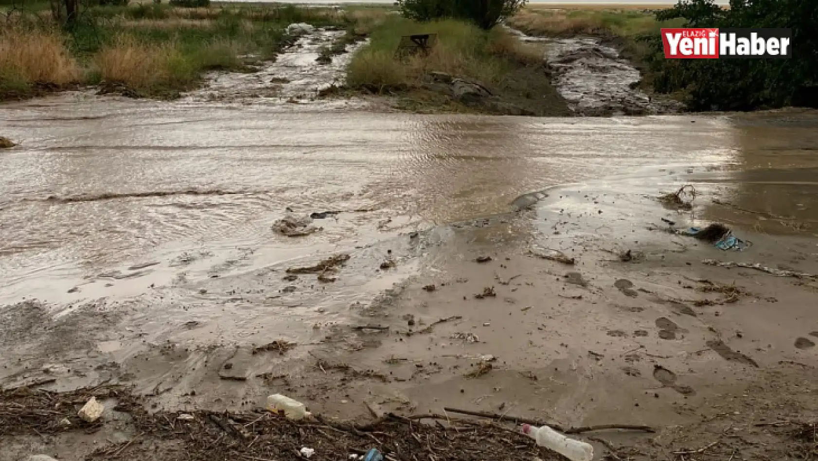 Elazığ'da tarım arazilerini sel vurdu