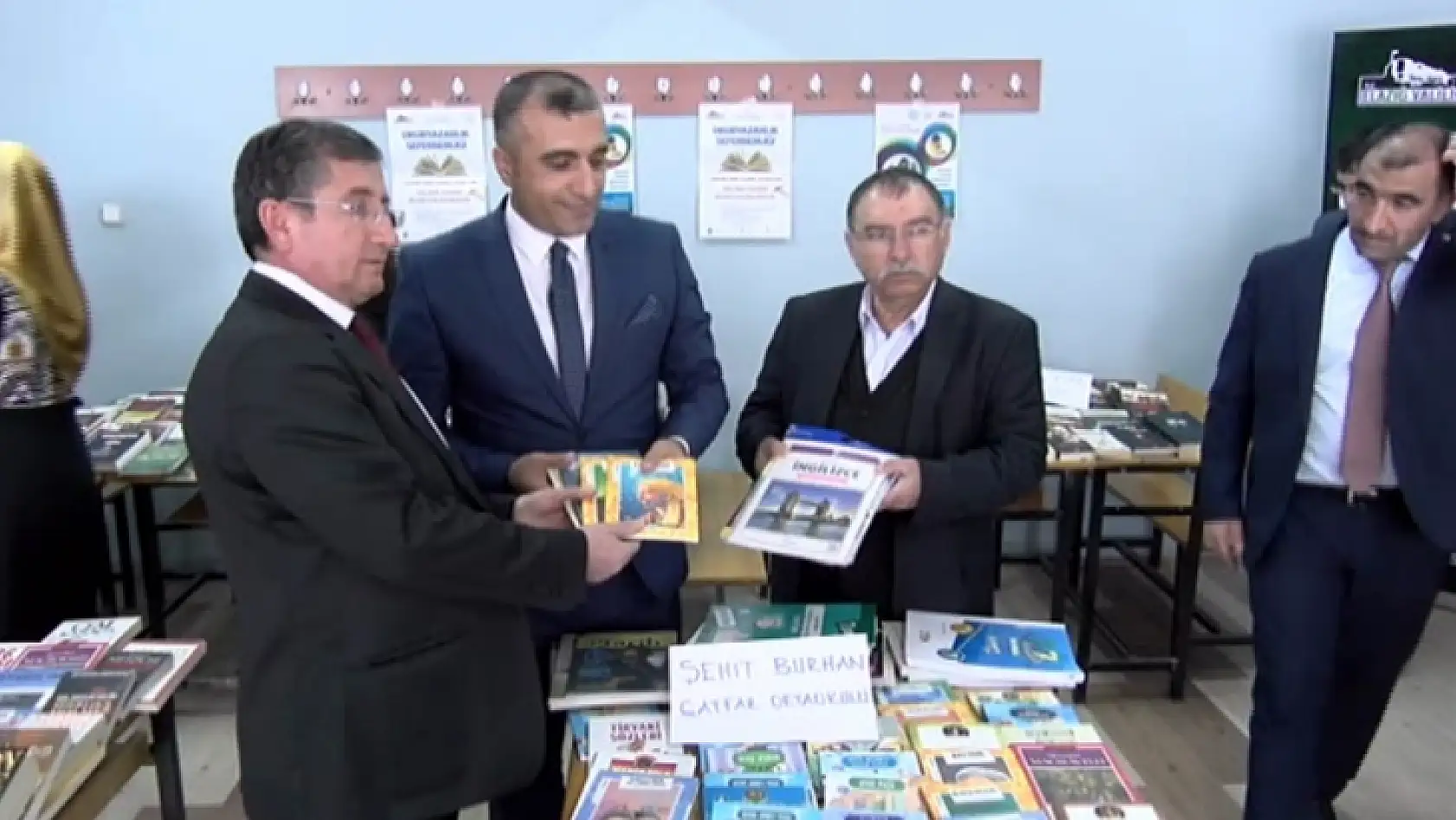 Marmara Elazığlılar Derneğinden Okullara Kitap Yardımı Yapıldı